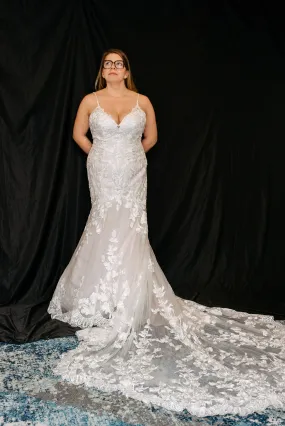 Brand new! Dress 918: Maggie Sottero "Giana Lynette" waist 33